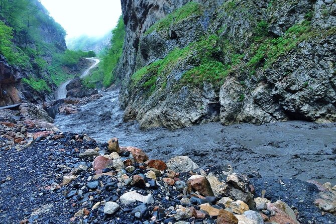 3-Day Hiking & Trekking Tour Remote Villages in Guba Azerbaijan - Day 2: Griz to Galakhudat, Gurgur Waterfall, Kokosh Canyon, Then Khinalig