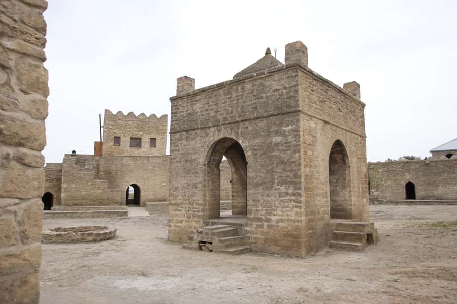 Baku: Burning Mountain & Zorastrian Temple Private Tour - Ateshgah Temple: where Zoroastrians, Hindus, and Sikhs meet