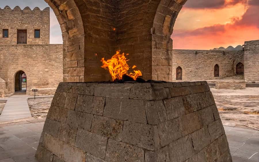 Baku: Gobustan & Absheron Group Tour + Lunch & Tickets inc - Gobustan to Yanardag in One Day: how this route makes sense