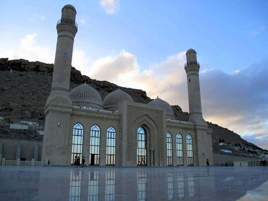 Baku: Gobustan/Absheron guided tour with lunch and tickets - Mud volcanoes in Gobustan: the jeep ride and the real show