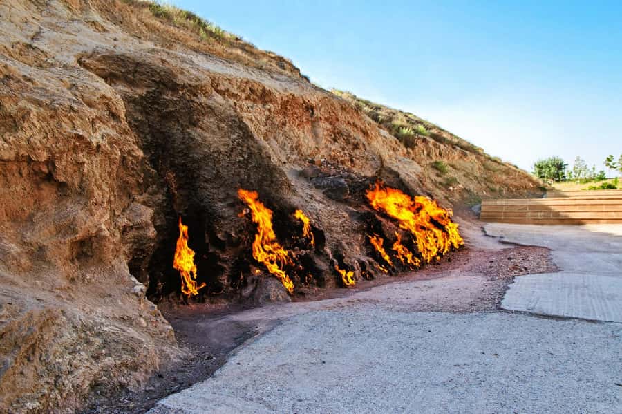 Baku: Gobustan, Mud Volcanoes & Absheron (Group or Private) - Price and value: what $65 includes and why it matters