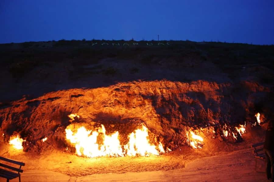 Baku:Gobustan Mud Volcanoes Temple & Entry tickets included - Stop 1: Bibiheybat Mosque, a strong start on Absheron