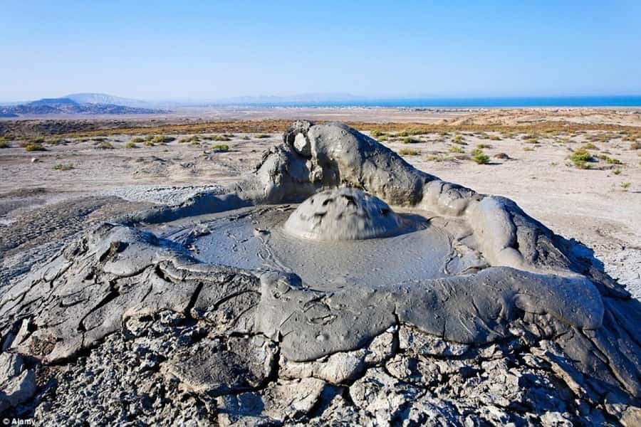Baku:Gobustan Mud Volcanoes Temple & Entry tickets included - Ateshgah of Baku (Fire Temple): Zoroastrian heritage with a sunset feel