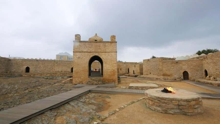 Baku:Gobustan Mud Volcanoes Temple & Entry tickets included - The rhythm of the day: how timing feels in real life