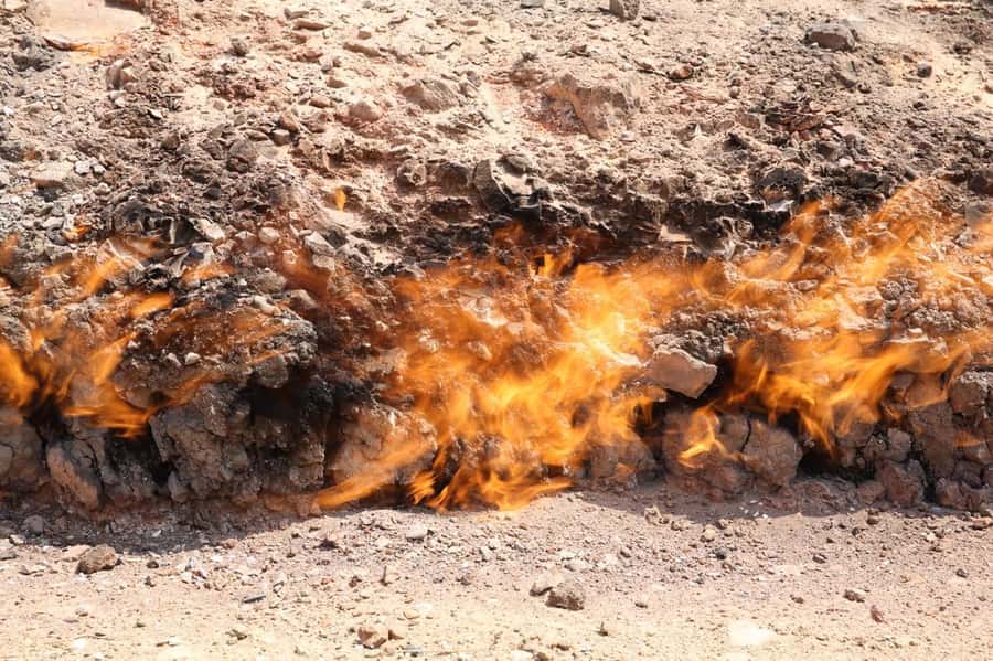 Baku: Gobustan, Volcanoes, Fire Temple and Yanardag Day Trip - Yanardag burning mountain: the nonstop flame on Absheron