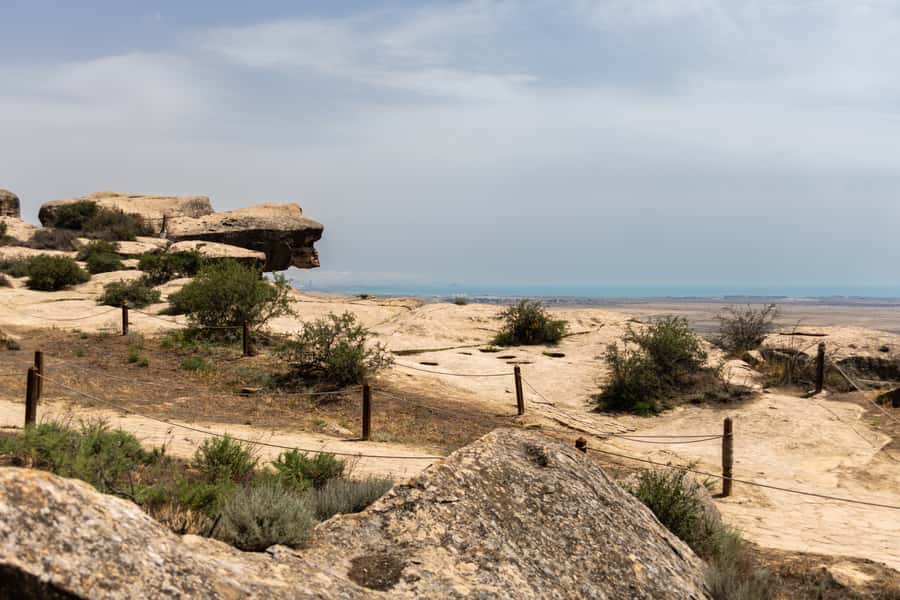 Baku: Half-Day Gobustan and Mud Volcanoes Tour with Entry - The oil well on the way, a quick but meaningful historical link