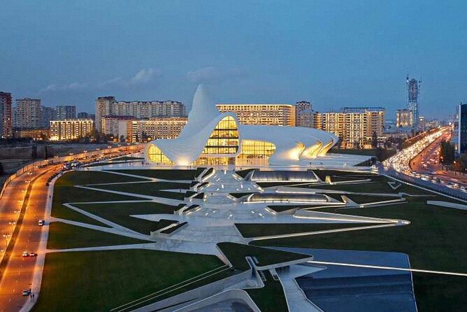 Baku Night City Tour Discover the Magic of Illuminated Landmarks - Before you go: meeting point and the simplest way to plan your evening