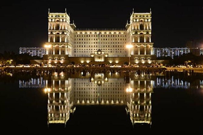 Baku Night Tour - Alley of Martyrs and National Flag Square: Big Meaning, Quick Stops