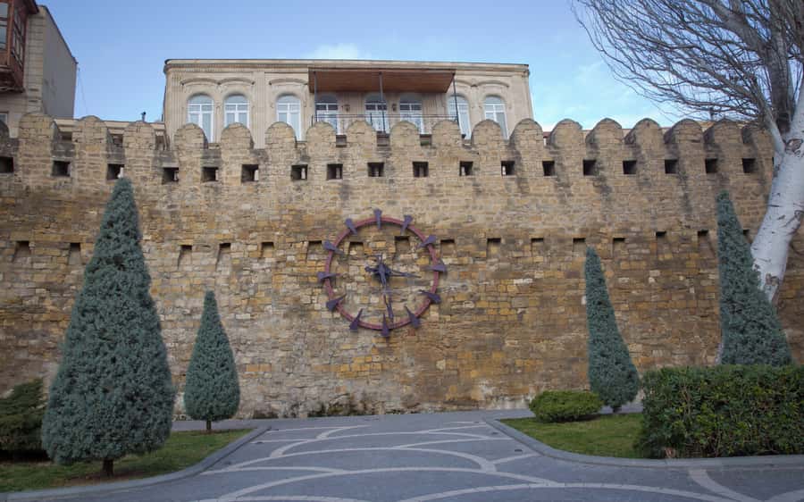 Baku Old City Tour by Heritage Travel - Lion Head: a quirky stop that breaks up the big-ticket sights