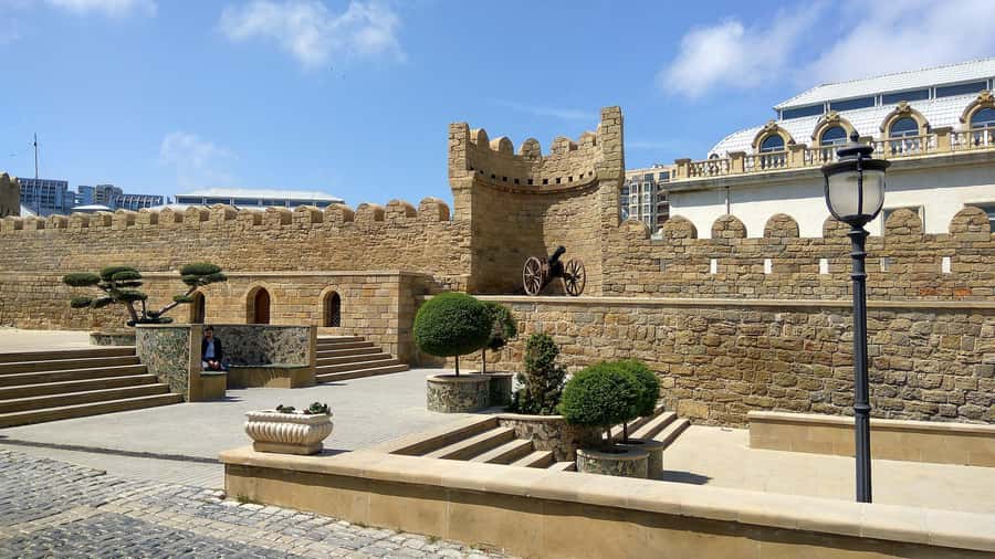 Baku Old Town Walking Tour - Juma Mosque: A Living Site Inside an Old City