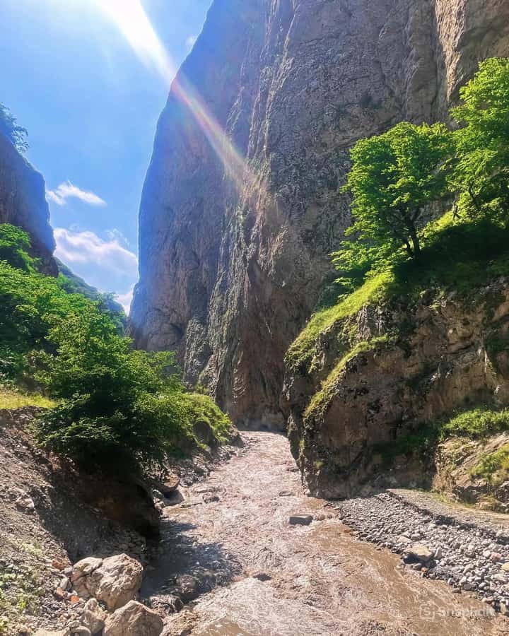 Baku to Khinaliq village, Guba, Candy Cane, w Homemade Lunch - Besbarmaq and the Red Settlement area: the cultural pauses that prevent the day from feeling like driving