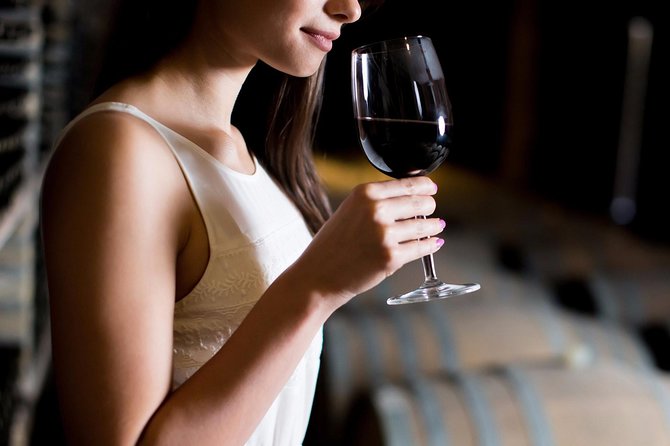 Baku Wine Crawl for Small Groups - The meeting point and the 2:00 pm rhythm