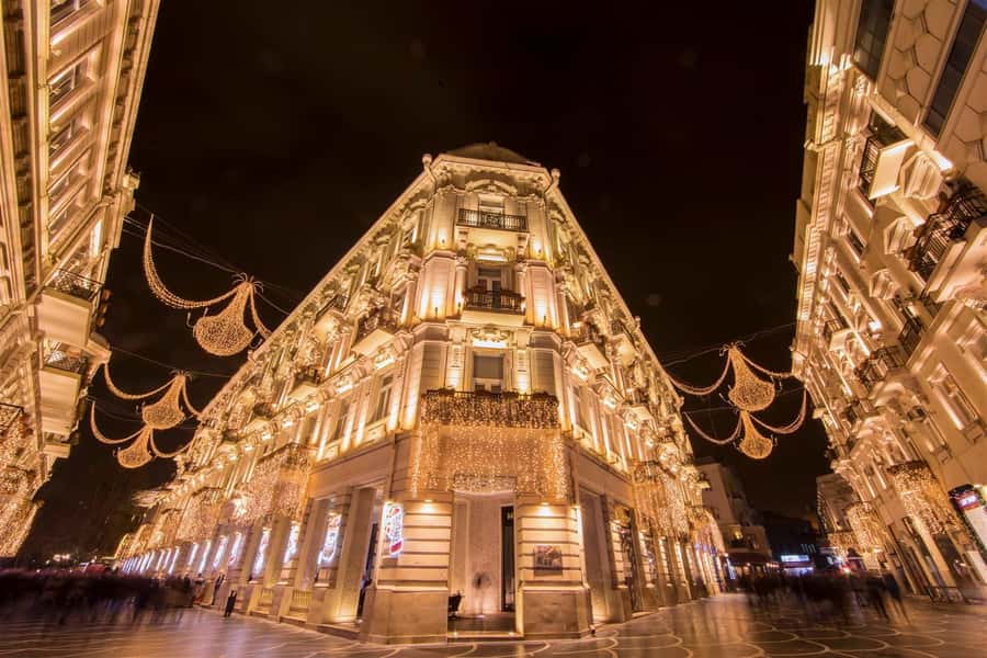 Become a Baku resident in a day - Flame Towers and the skyline: modern Baku in full show mode