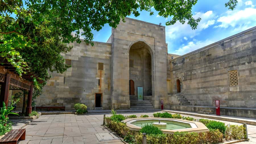 Become a Baku resident in a day - Baku Boulevard, National Flag Square, and the oil story in plain sight