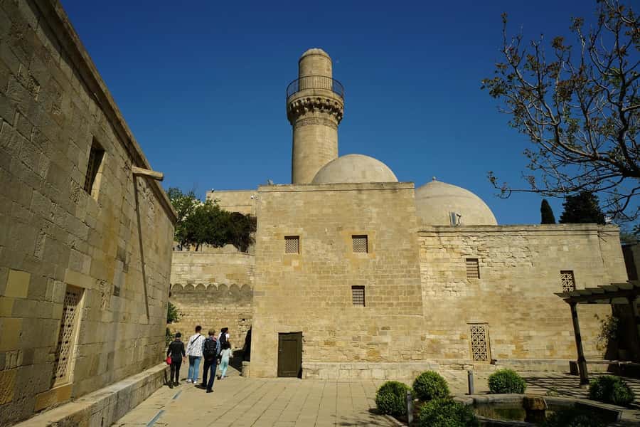 Become a Baku resident in a day - Bibi-Heybat Mosque: a spiritual landmark with a historical backbone