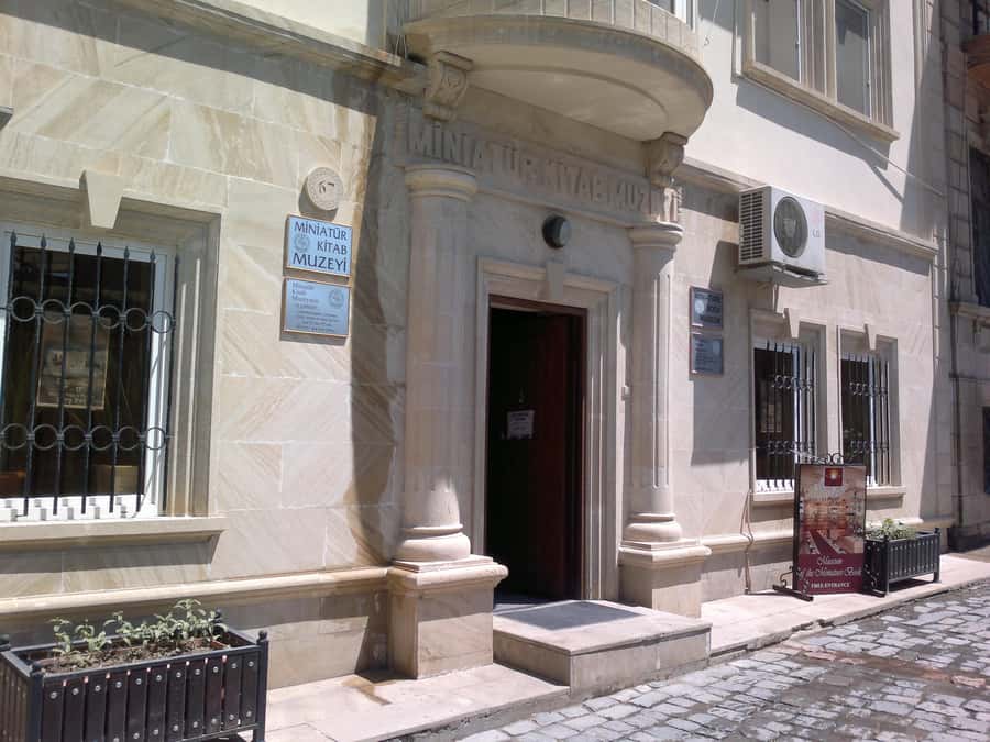 Best of Baku: 4-Hour City Tour Historic and Modern Landmarks - Endgame: Nizami Museum of Literature, Fountain Square, and Nizami Street