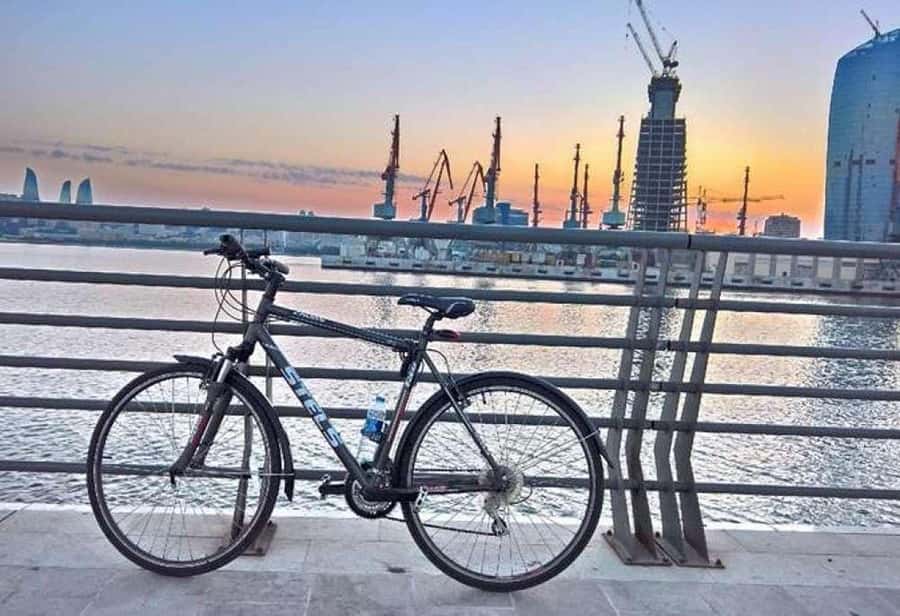 City Highlights Bike Tour - A 1.5-Hour Bike Route That Hits Old Baku and the Sea