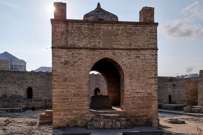 Day Trip in Baku - Ateshgah Fire Temple: Zoroastrian Shrines and a Strange Cellar Experience