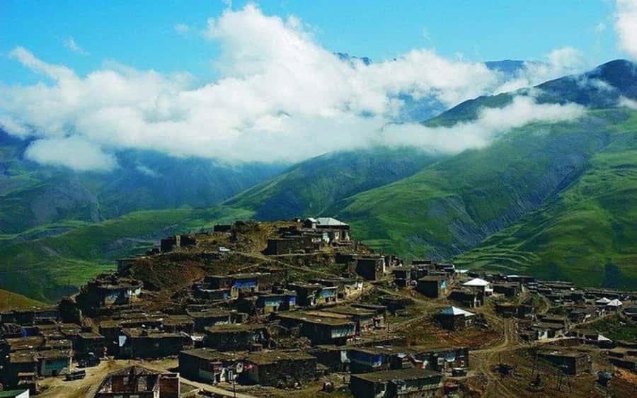 From Baku: Guba-Khinalig Day Trip - Starting in Guba: Pickup, Timing, and a Guide Who Keeps It Moving
