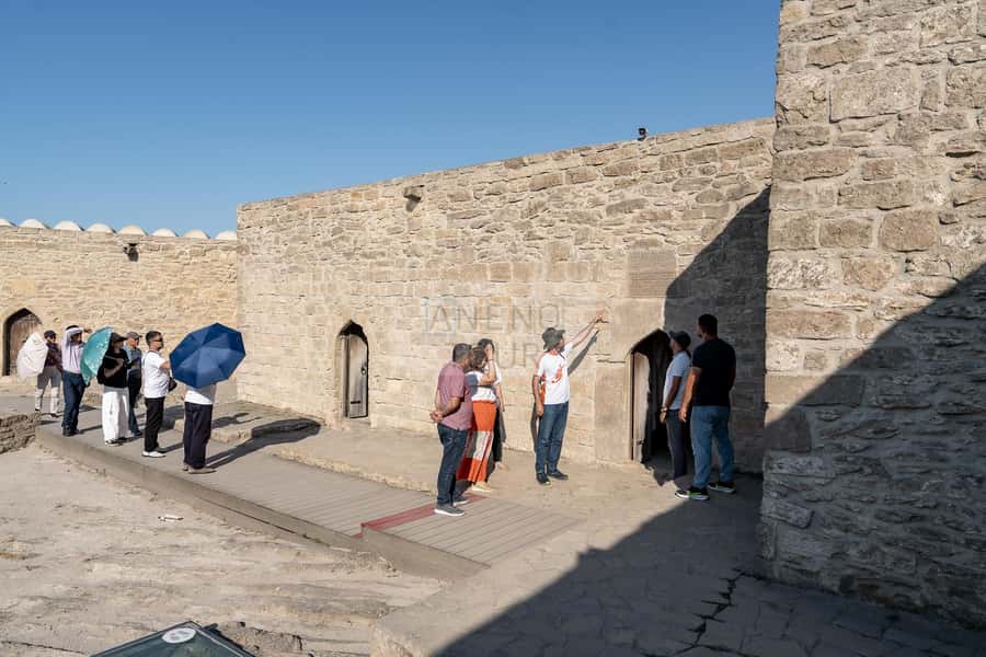 From Bakü: Sightseeing - Ateshgah - Yanardag - Gobustan - Entrance Fees, Food, and the Real Cost of a Smooth Day