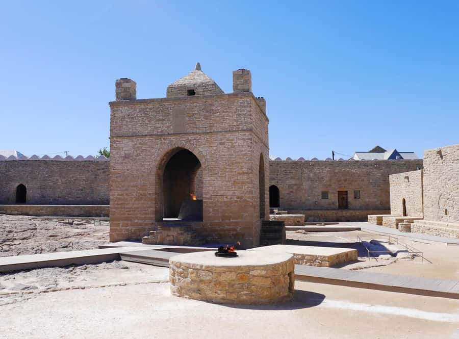 From Baku: Yanar Dag, Gobustan and Absheron Day Trip - Mud volcanoes and the 30 AZN off-road car reality check