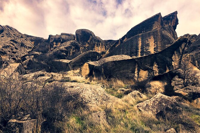 Gobustan Rock Art and Mud volcanoes PRIVATE TOUR - Stop 3: Bibi-Heybat Mosque in About 20 Minutes, A Historic Pause in Baku