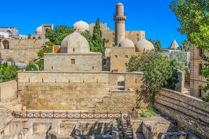 Group Walking Tour in Baku Old City - Souvenir street time and a quick photo break that won’t swallow your schedule