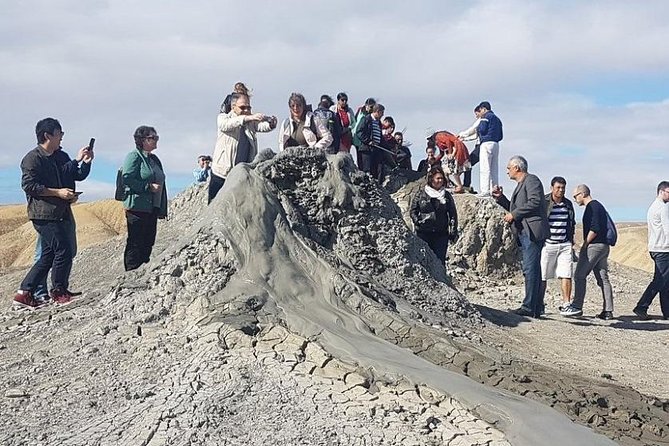 Mud Volcanoes & Gobustan tour (Group & Private) - The quick Old City approach: what you see from the road