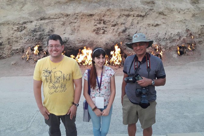 Mystic Ateshgah and Yanar Dag Tour - Stop 1: Ateshgah Fire Temple and the burning natural gas idea