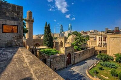 Stunning Walking Tour of Historical and Modern City