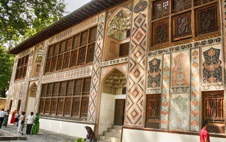 Sheki group Tour from Baku with guide - Baku pickup to Sheki drop-off, and why the air-conditioned vehicle matters