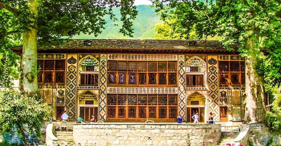 Sheki group Tour from Baku with guide - Kish village and the ancient Kish Church stop