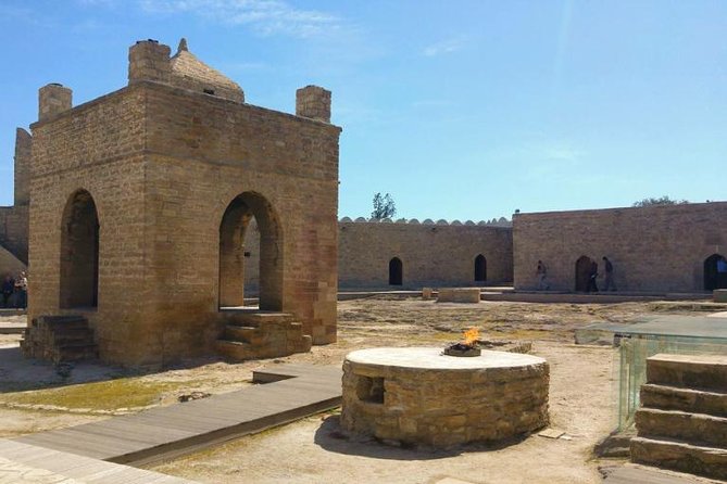 Small-Group Day Trip to Gobustan, Mud Volcanoes, Ateshgah & Yanar Dagh - Stop 3: Ateshgah Fire Temple and the Natural Gas Story
